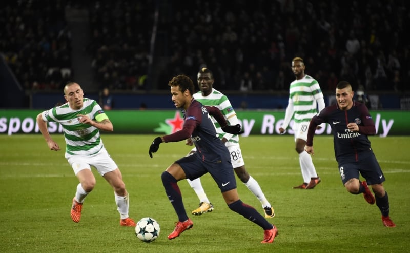 Neymar marcou dois gols e levou o time ao triunfo por 7 a 1