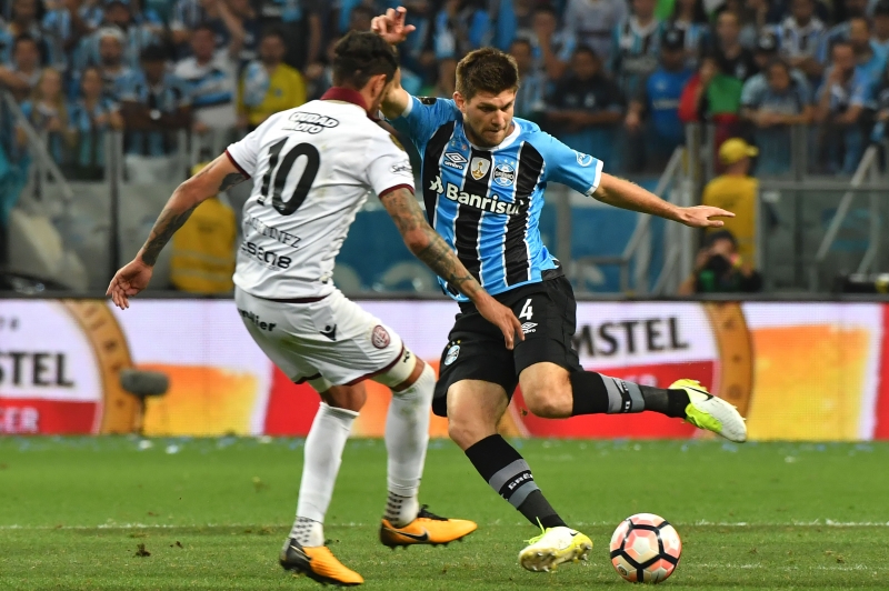 Kannemann ficará de fora do clássico contra o Internacional neste sábado