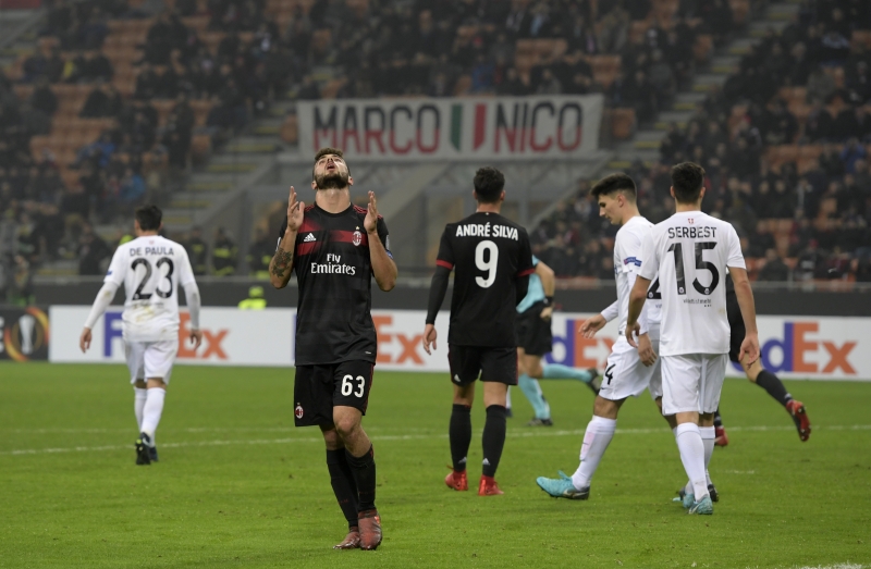Patrick Cutrone comemora um dos cinco gols do Milan contra os austríacos