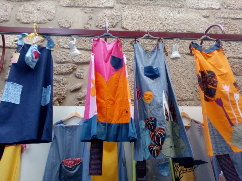 Vestidos do projeto Xi-Coração são feitos com tecidos e retalhos doados e encaminhados para a África