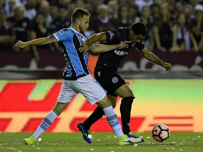 Defensor foi titular da zaga tricolor na decisão da Libertadores