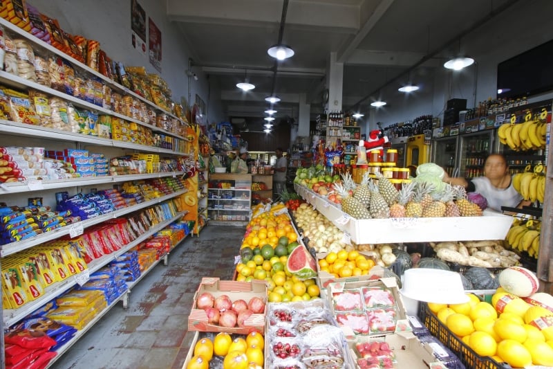 Apesar de incluídos nos serviços essenciais, minimercados têm sofrido com a perda de movimento