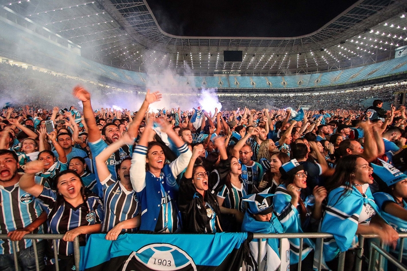 Na final da Libertadores, torcedores acompanharam a partida em um grande telão no estádio