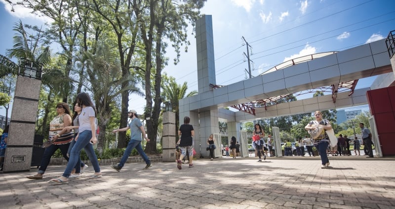 Segundo o FNDE, cerca de 1,1 milhão de financiamentos devem ser renovados em diversas universidades 