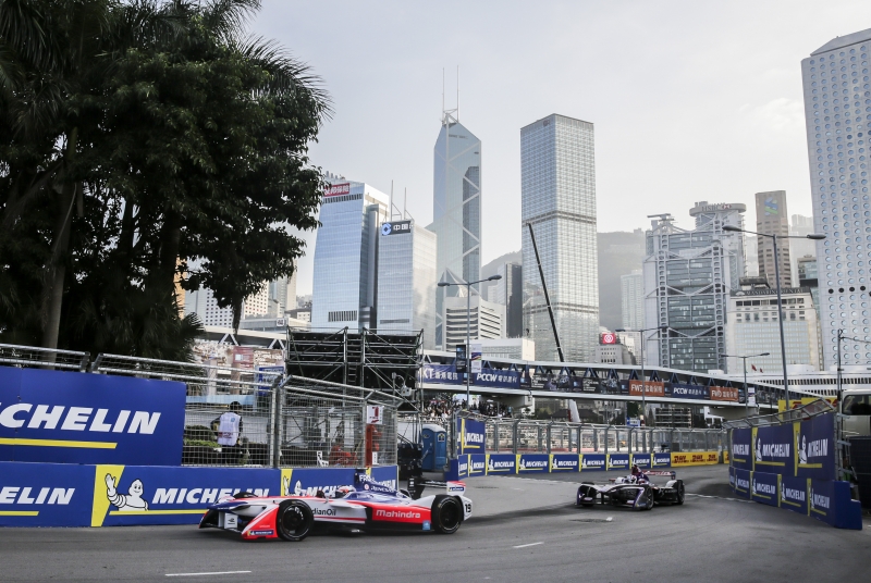 Felix Rosenqvist realiza a manobra no circuito de Hong Kong