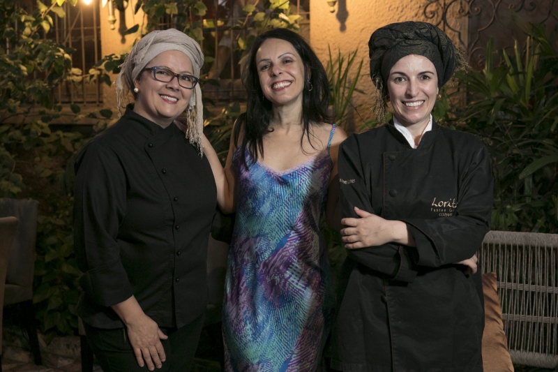 Patissêr Andréa Schein, Betina Mariante e a chef Roberta Gomes Foto: Cucina in Prosa/Divulgação/JC