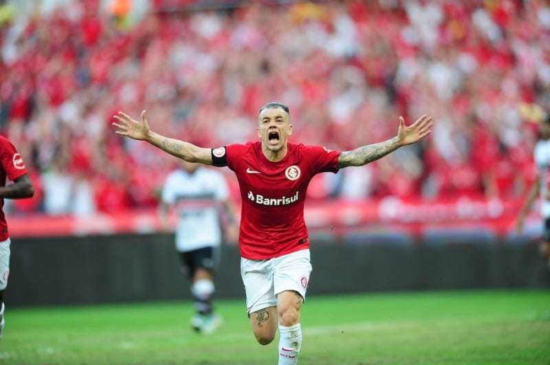 Argentino entrou na lista dos 10 atletas que mais jogaram pelo clube