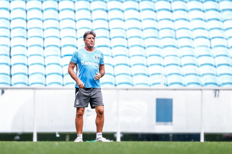 Portaluppi orienta jogadores do Grêmio em treinamento na Arena