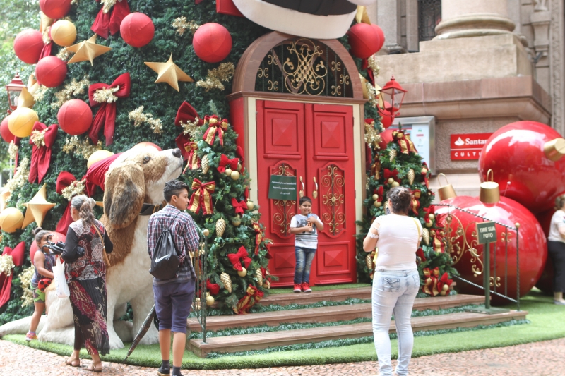 Árvore de Natal já esteve localizado ao lado do Santander Cultural em outros anos