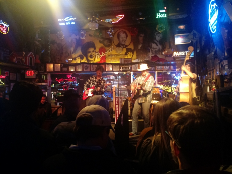 N&atilde;o &eacute; cobrada entrada nos estabelecimentos, onde m&uacute;sicos recebem gorjetas dos turistas Foto: Mauro Belo Schneider/Especial/JC