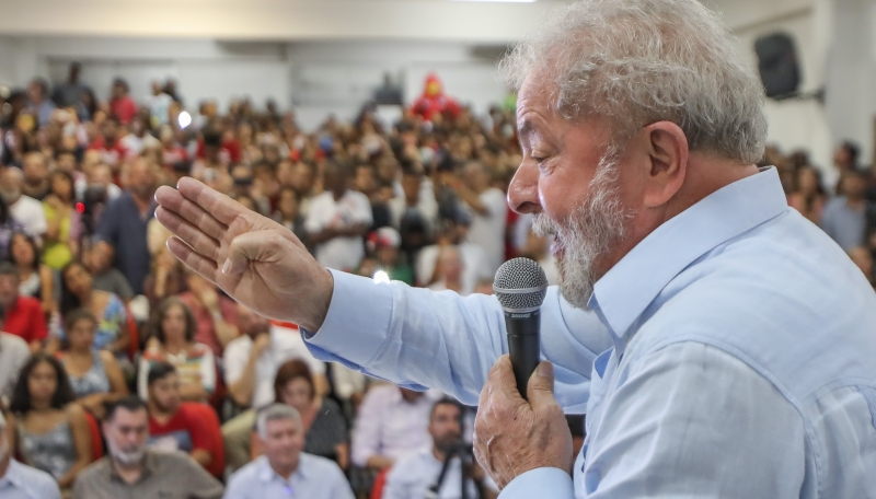 Em universidade de Nova Iguaçu (RJ), Lula criticou novamente a Lava Jato e o juiz Sérgio Moro