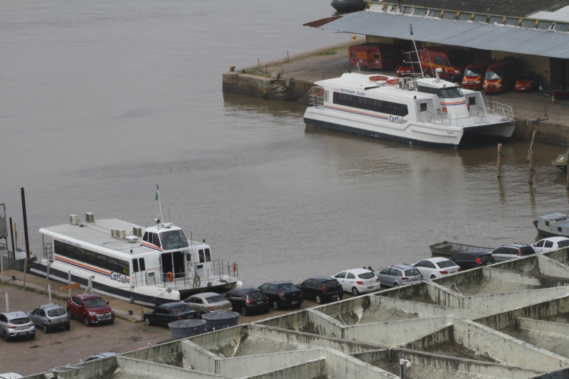 Embarcações da CatSul devem permanecer ancoradas até a redução do nível do Guaíba
