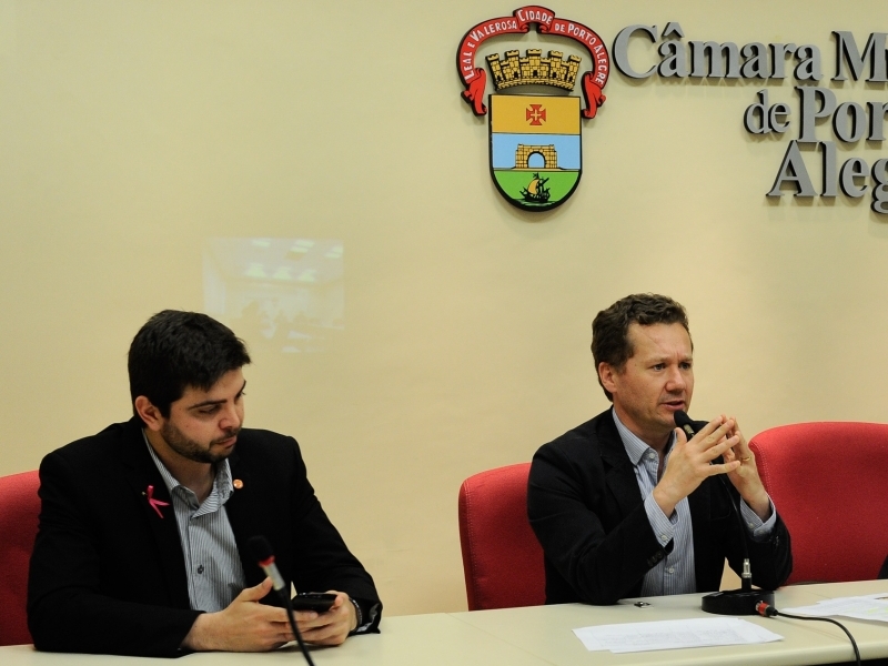Felipe Camozzato (e) e Mauro Zacher (d) alegam inconstitucionalidade da reapresentação da proposta