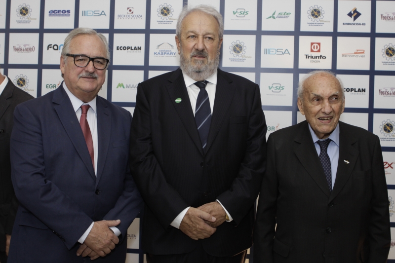 Pedro Westphalen, secretário dos Transportes, Henrique Deboni e Luis Roberto Ponte, presidente da Sergs