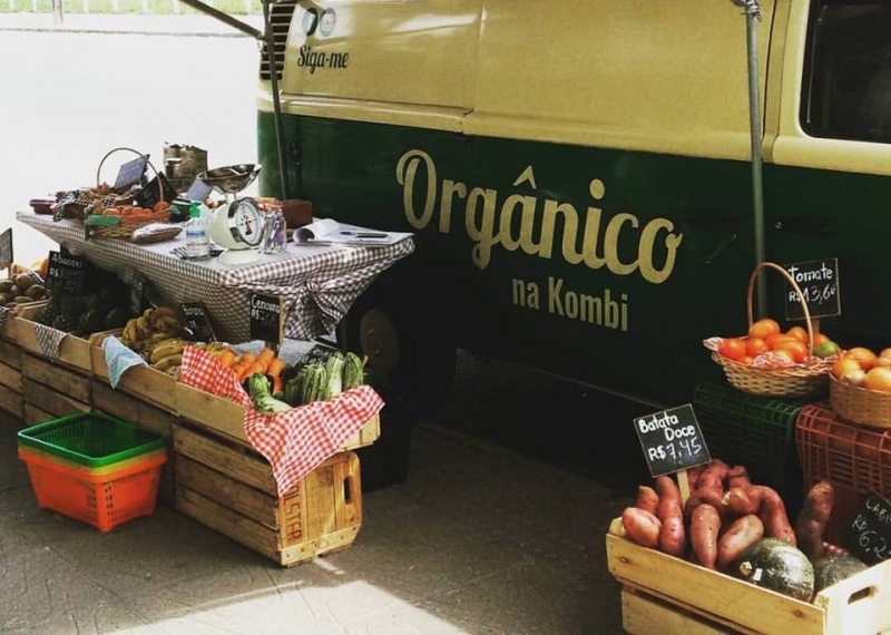 Feira itinerante Org&acirc;nico na Kombi ganha as ruas de Florian&oacute;polis. Projeto foi idealizado pelo mercad&oacute;logo ga&uacute;cho, Diego Dornelles, em 2016. Foto: Org&acirc;nico na Kombi/Divulga&ccedil;&atilde;o/JC
