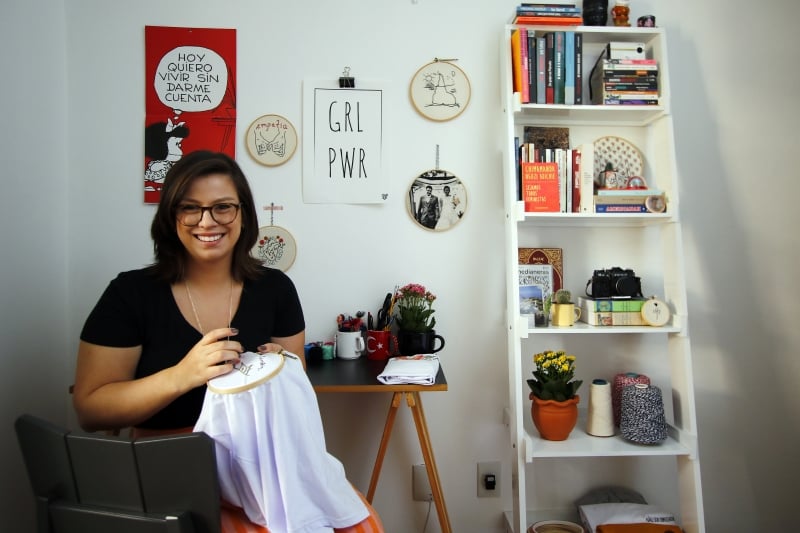 Isadora Jacob, empreendedora da voa bordados.  Foto: FREDY VIEIRA/JC