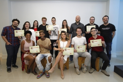 Evento sobre sucesso e melhores do ano no JC. Fazer a tradicional foto dos 10 mais acessados no ano para a central e capa do GE. 