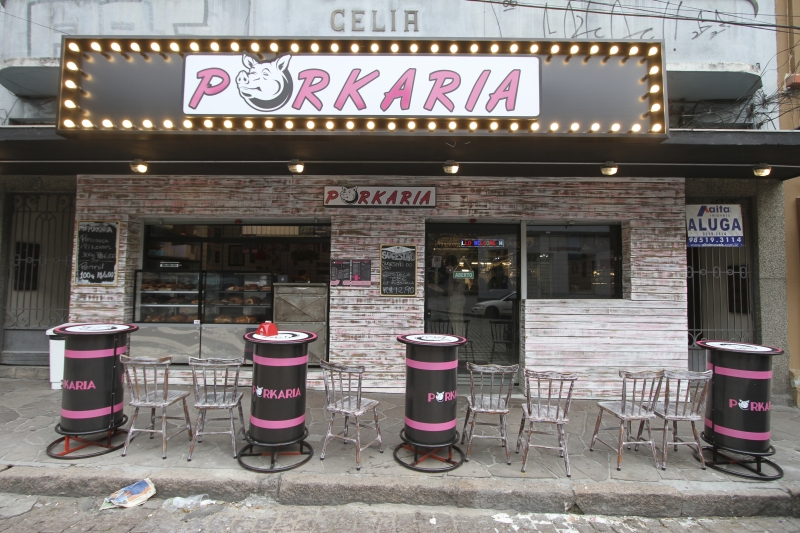 Mat�ria sobre o Porkaria, restaurante especializado em itens a base de porco. 