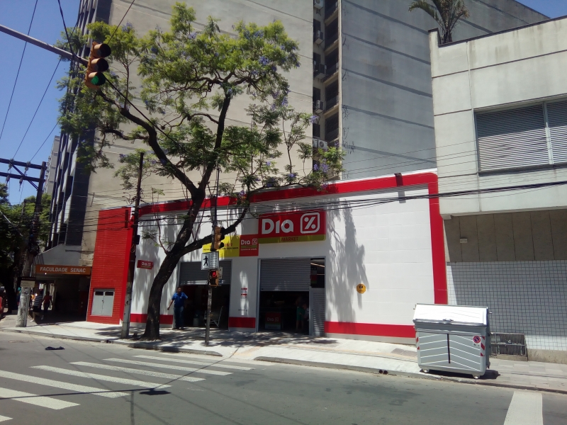 Nova loja do Supermercado Dia que está abrindo na Avenida Borges de Medeiros, número 1198