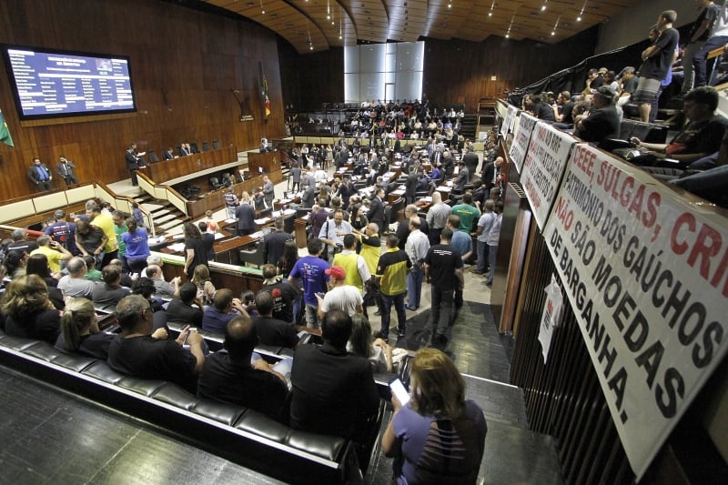 Sessão extraordinária na Assembleia Legislativa para a possível votação do RRF, regime de recuperação fiscal, enviado pelo governador.