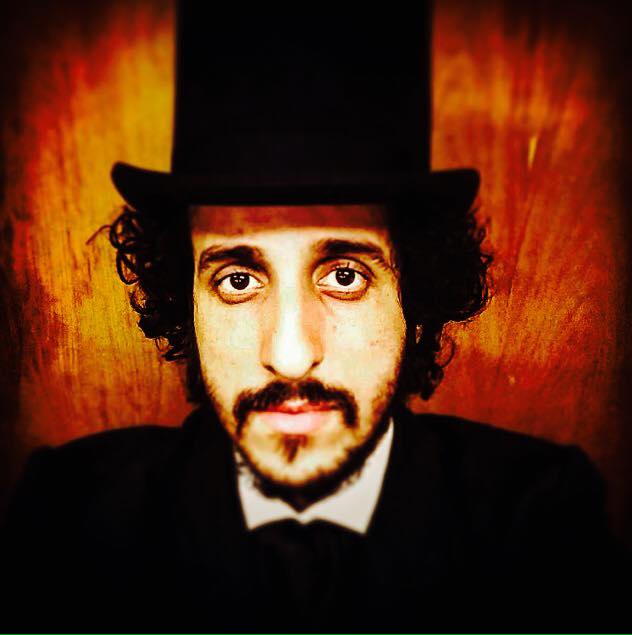 Também diretor, Tom Peres faz Bento Santiago, em versão teatral de Dom Casmurro