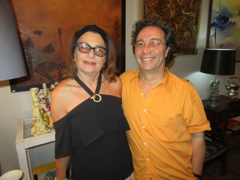 Jussara Bothomé e Felipe Carinci em tarde de confraternização em seu antiquário na Casa Prado  