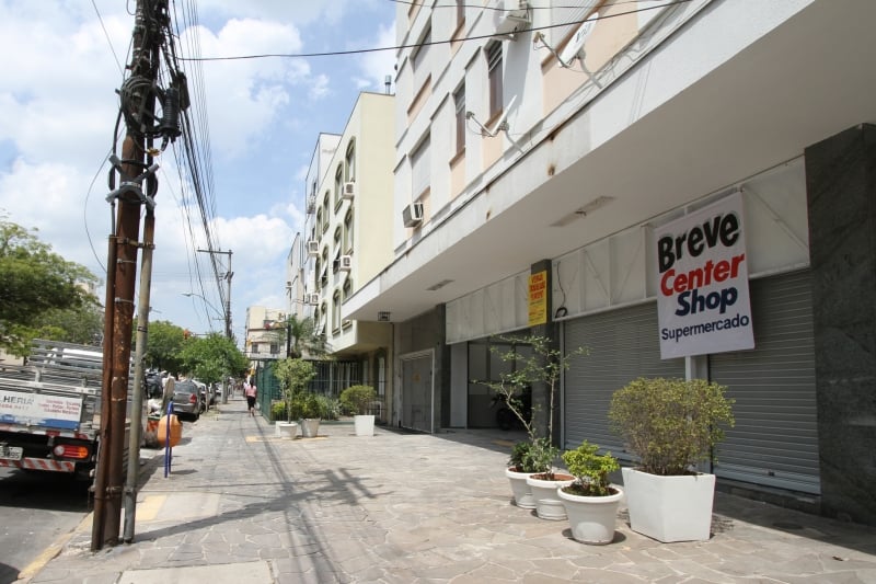 Minimercado ocupa imóvel que foi de agência bancária no bairro na avenida Venâncio Aires 