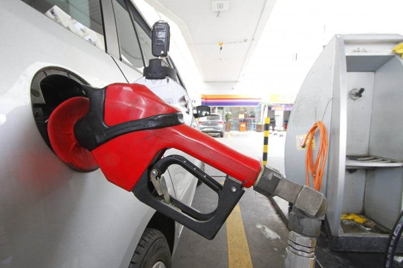 Novos valores de R$ 1,5537 para a gasolina e R$ 1,7331 para o Diesel passam a valer na quarta-feira (14) 