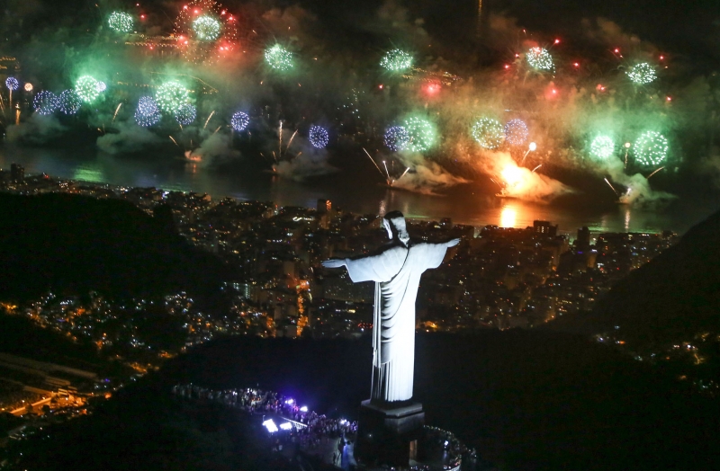 Cristo Redentor e o show pirotécnico deram o tom na virada do ano no Rio de Janeiro