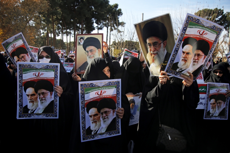 Milhares foram às ruas para demonstrar apoio ao líder supremo Ali Khamenei