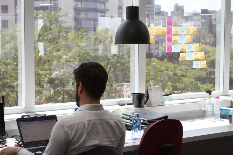 Imagens do AgiLab, estrutura organizacional do Banco Agiplan com design descontra&iacute;do. Foto: CLAITON DORNELLES /JC