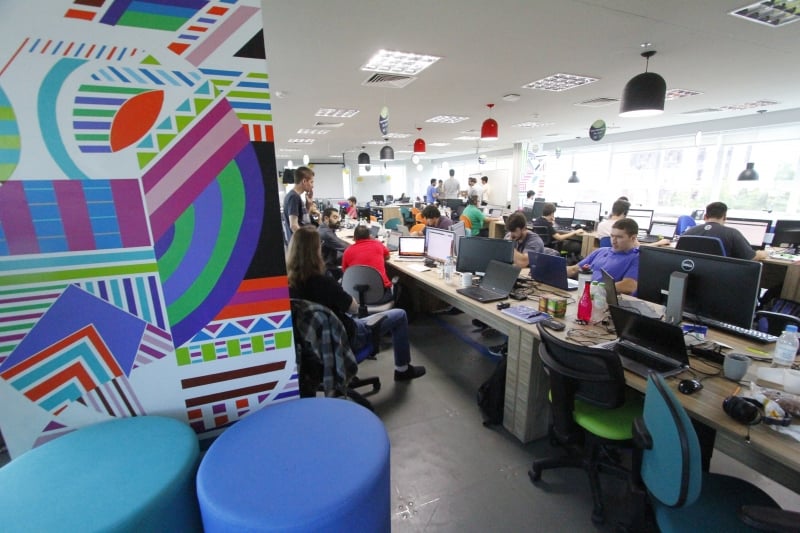 Imagens do AgiLab, estrutura organizacional do Banco Agiplan com design descontra&iacute;do. Foto: CLAITON DORNELLES /JC