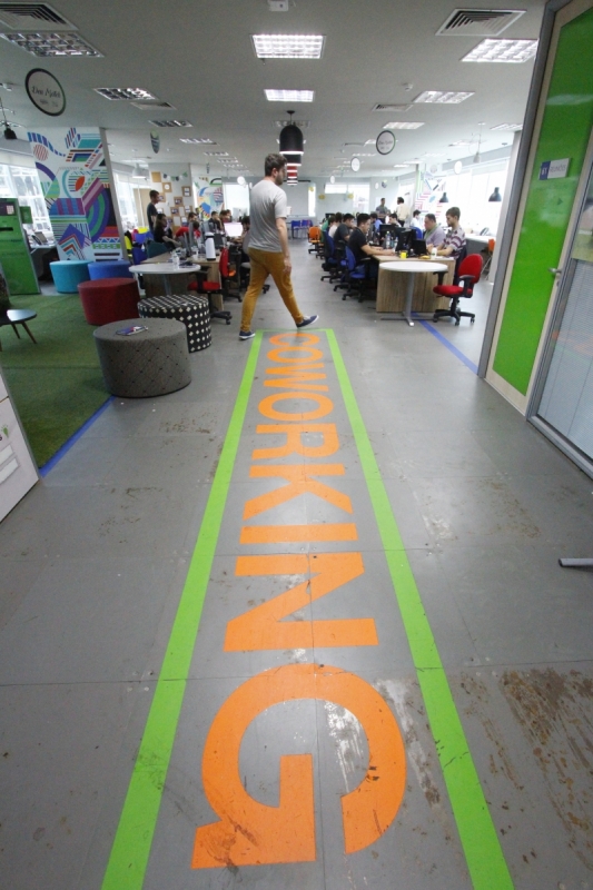 Imagens do AgiLab, estrutura organizacional do Banco Agiplan com design descontra&iacute;do. Foto: CLAITON DORNELLES /JC