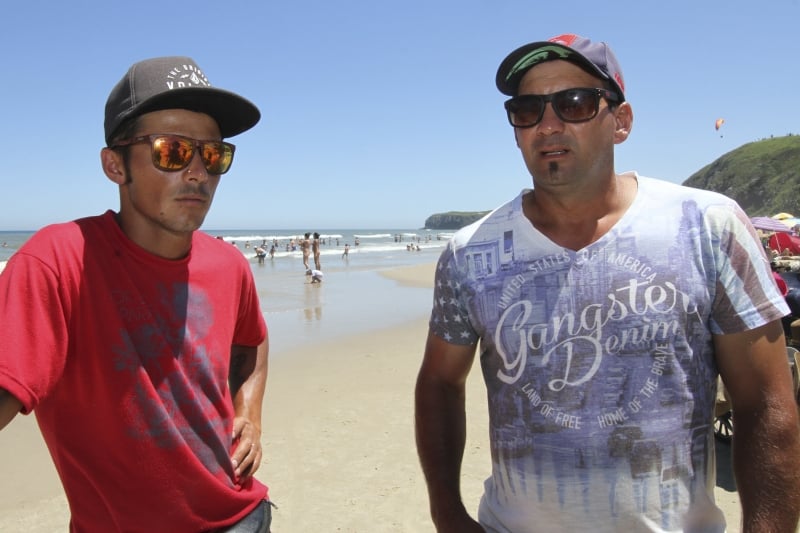 Gera&ccedil;&atilde;oE no Litoral. Nas fotos: Rafael Borges e Adnaldo Gomes, do Capetas da Serra Foto: LUIZA PRADO/JC