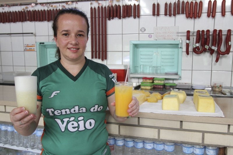 Na tenda de Roberta o cliente paga um pre&ccedil;o &uacute;nico e tem suco liberado