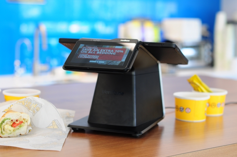 Tablet de 10 polegadas permite ao usuário efetuar pagamentos, comprar e imprimir ingressos