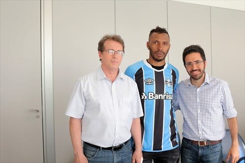 Miranda foi apresentado ao Grêmio nesta sexta-feira (5)