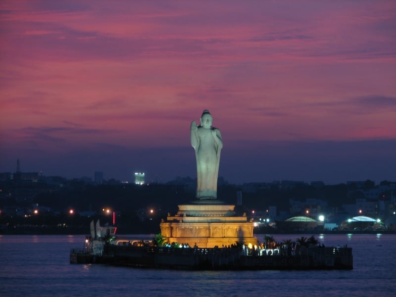 Turismo Estátua do Buddha Índia foto Aloshbennett VisualHunt.