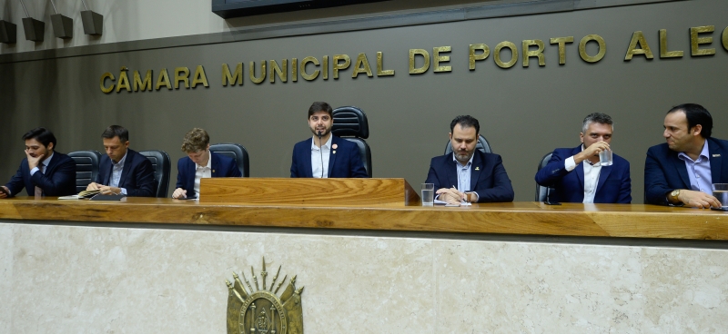 Felipe Camozzato (centro) aponta legislação como fator que dificulta surgimento de novos negócios