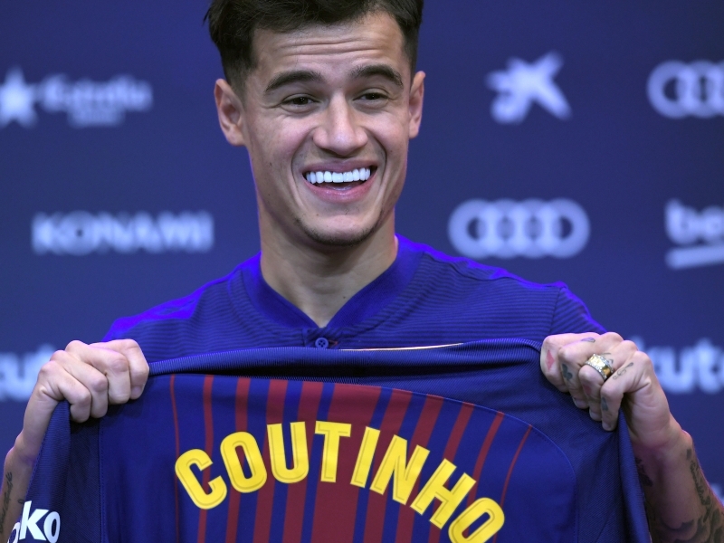 Coutinho foi apresentado no Camp Nou sem o número da camiseta, que deve ser a 7
