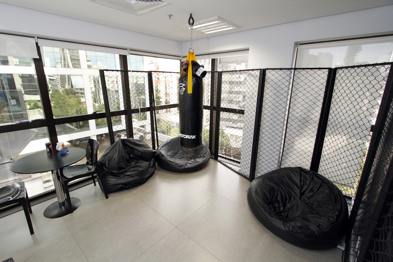 Gera&ccedil;&atilde;oE - Nicolas Motta, da 3yz, mostra o escrit&oacute;rio no estilo Google. Fotos dos ambientes e dele em algum desses espa&ccedil;os. Foto: MARCELO G. RIBEIRO/JC