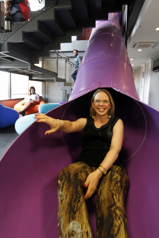 Gera&ccedil;&atilde;oE - ambientes de trabalho que geram novas rela&ccedil;&otilde;es e descontra&ccedil;&atilde;o da Zenvia - na foto: Gabriela Ferreira Vargas, diretora de desenvolvimento organizacional Foto: MARCELO G. RIBEIRO/JC