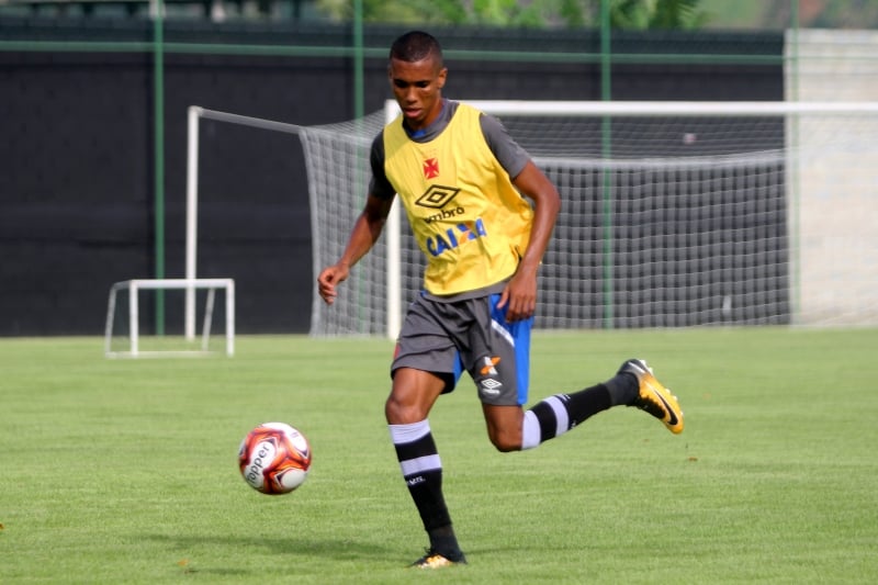 Jogador de 25 anos disputou 20 partidas pelo clube carioca em 2017