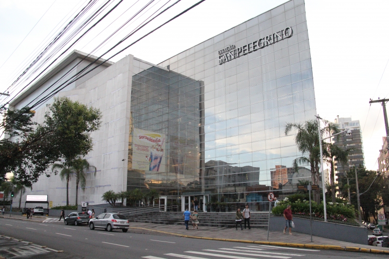 Espaço conta com quatro operações âncoras e outras 115 lojas satélite 
