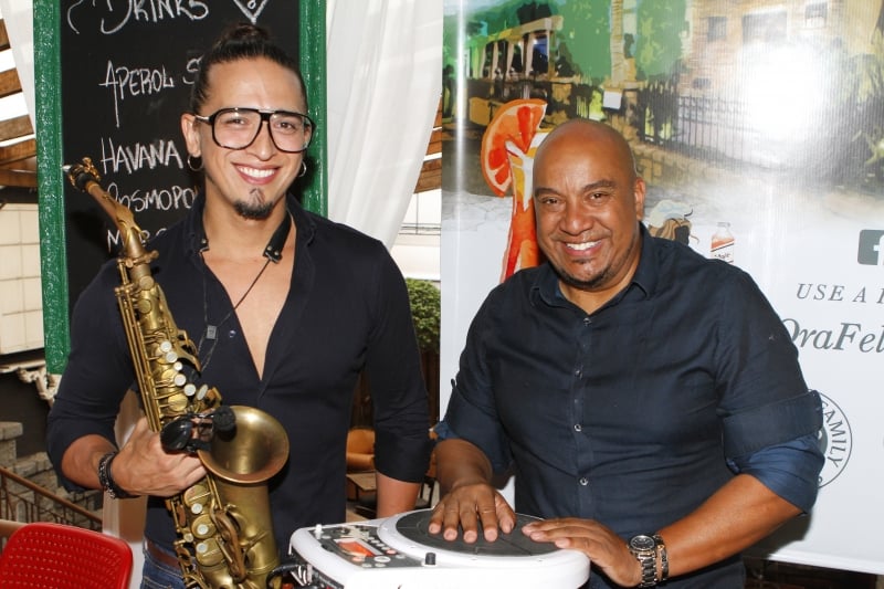 O saxofonista Vini Netto e o DJ Lê Araújo abriram a temporada da Ora Felice