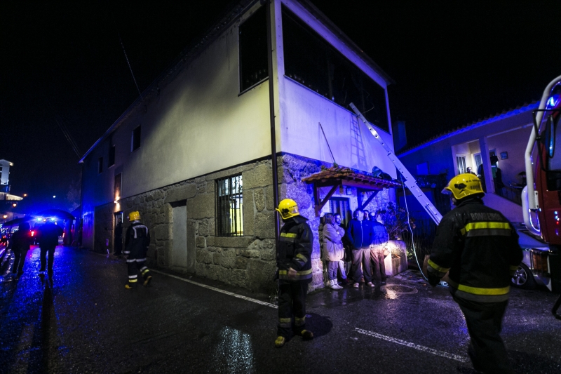 Incêndio foi controlado após uma hora, segundo os bombeiros de Tondela