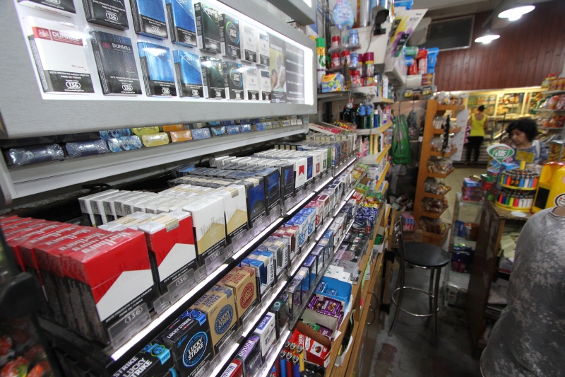 Texto também proibe a importação e a comercialização de cigarro com sabor