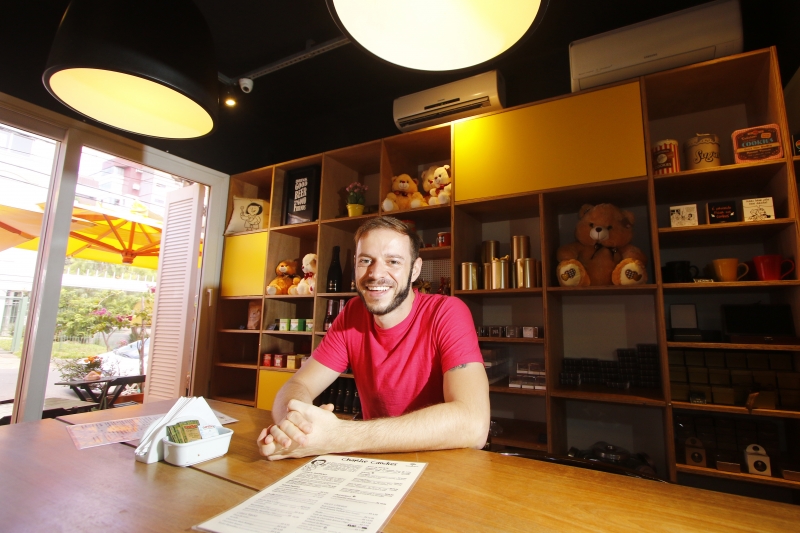 Tiago Schmitz, proprietário do Charlie Brownie. Foto: FREDY VIEIRA/JC