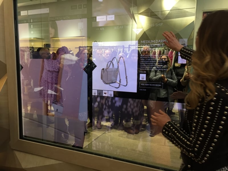 Lululemon foi uma das primeiras a usar espelho inteligente para conectar clientes