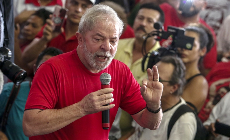Lula assiste à sessão do TRF-4 em uma sala reservada pela diretoria do sindicato